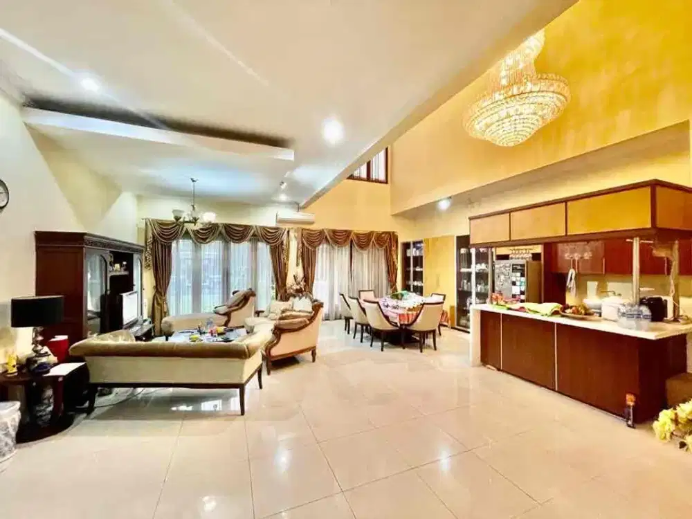 Rumah langka di Menteng! LT 733 m², 10 kamar, lokasi premium dekat Tugu Monas — siap jadi aset prestisius & cuan besar.