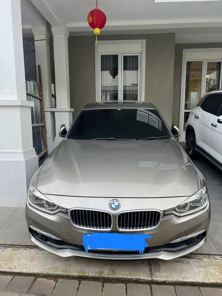 Sedan BMW 320i Luxury