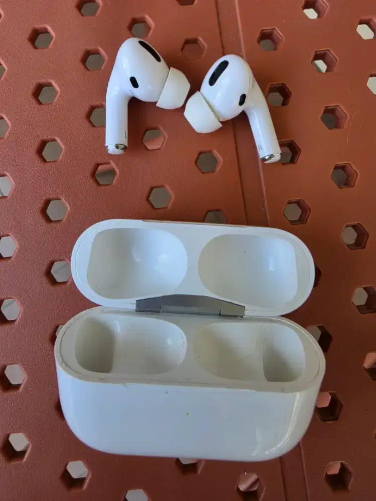 Dijual Murah Second Apple Airpods Pro Gen 1 Siap Pakai