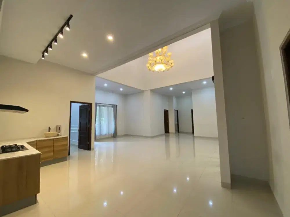 DIJUAL RUMAH 2 LANTAI AREA PREMIUM TAJEM MAGUWOHARJO ,DEKAT UPN JOGJA