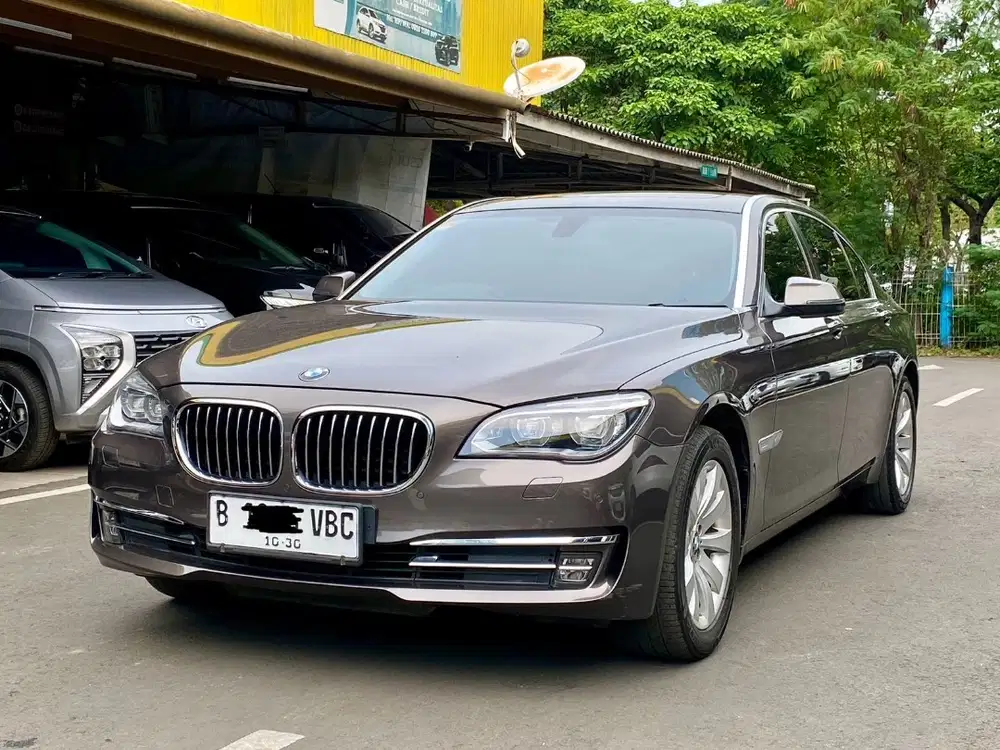 BERGARANSI‼️ BMW 730Li 3.0 AT BROWN 2013