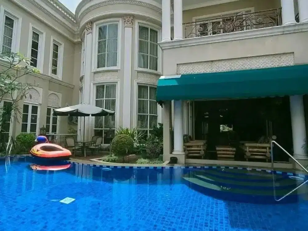 Rumah Taman Duren Sawit: 2 Lt, LT 750 m2, Kolam Renang, Lux, Furnished