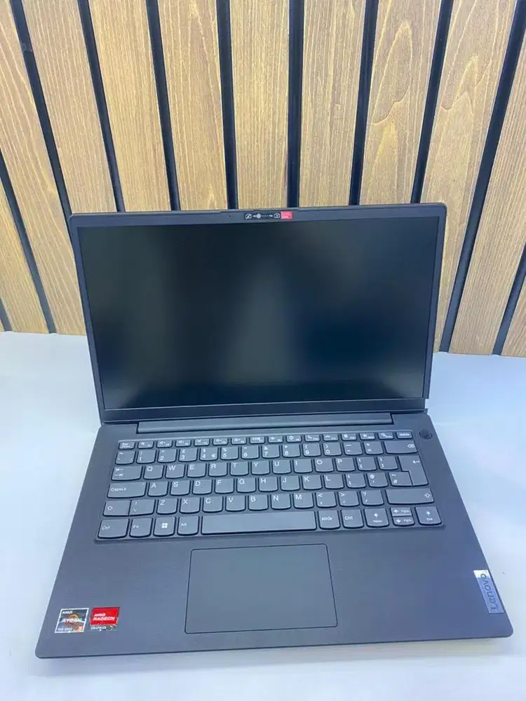 Lenovo V14 Amd ryzen 3-7320 8Gb