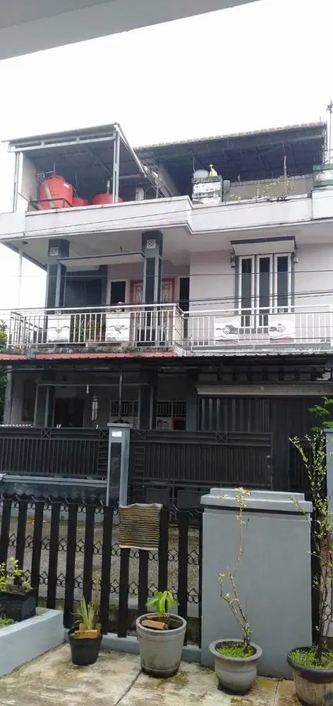 Di jual rumah tingkat 3 dekat kampus poltekes cocok untuk usaha kos