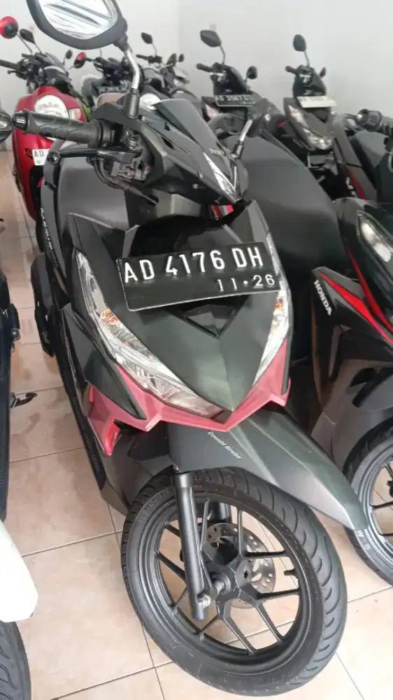 Vario 150 warna hitam doff
