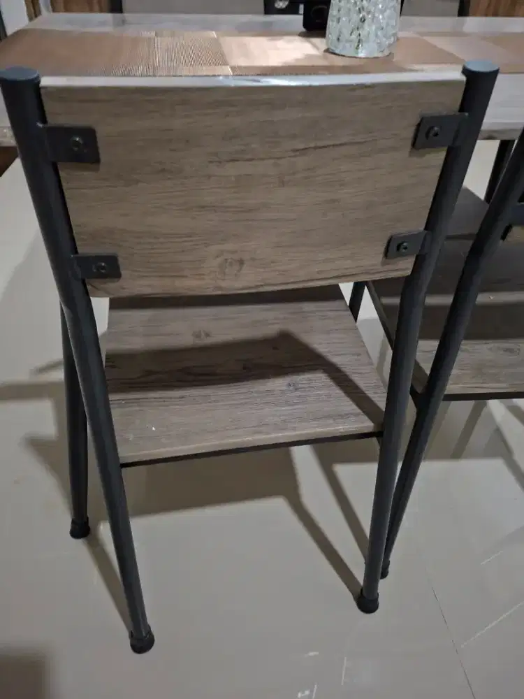 Meja makan kayu & besi