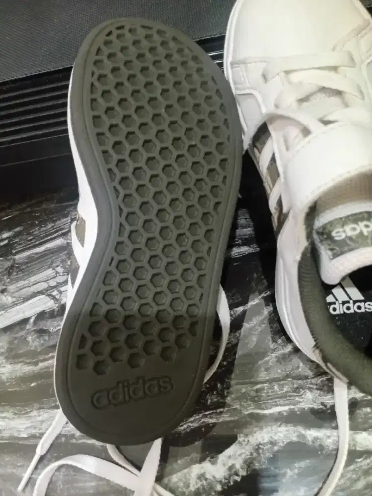 Adidas ori ya size 28 like new