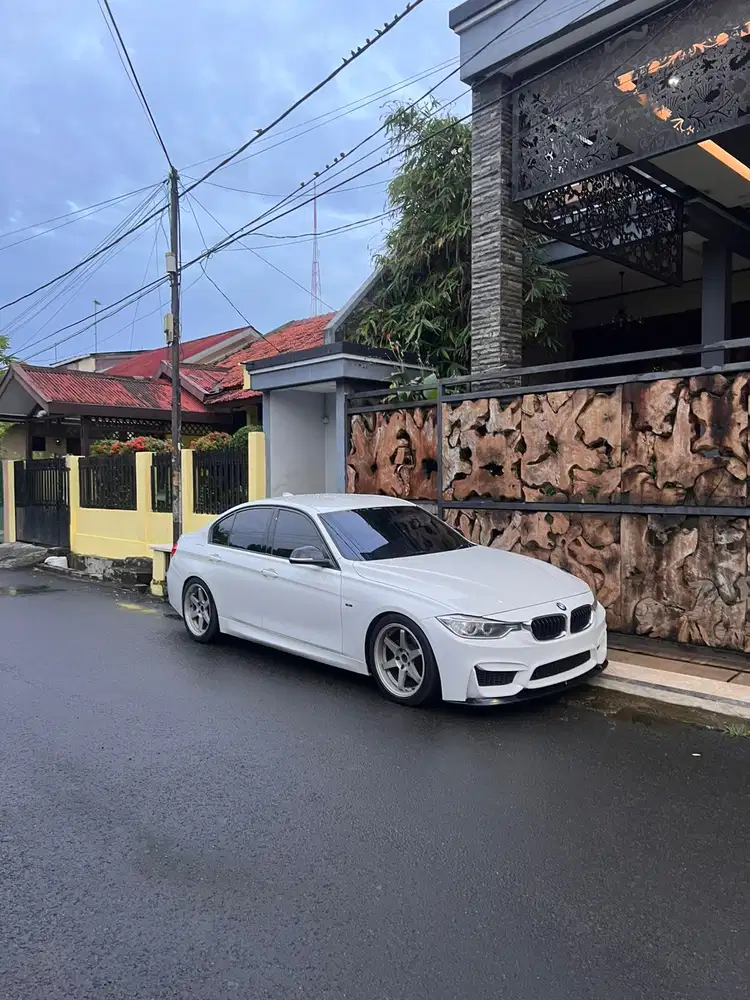 BMW 320i 2014 Bensin