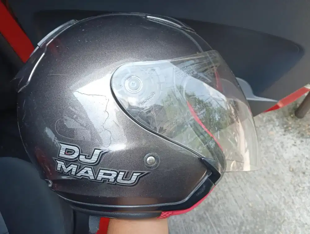 Di mahar aja nih helm alb