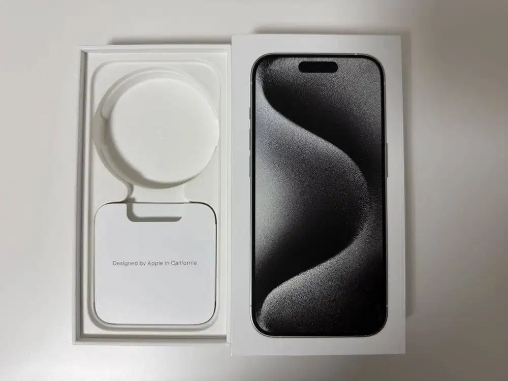 iPhone 15 Pro 128GB White Titanium - Ex Japan - All Operator - Battery