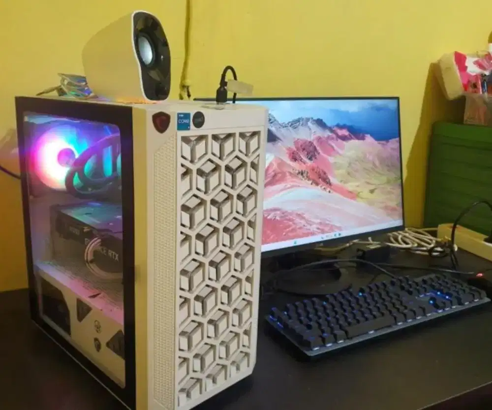 Set PC Gaming (monitor, CPU, keyboard, mouse) bonus meja informa