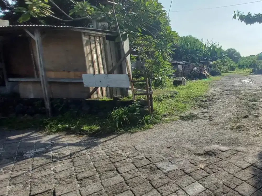 samping. trans. studio.   lokasi. dekat. kenana2. pantai.  10. menit.