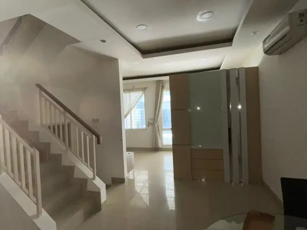 Disewakan Rumah Pik 1 Kano Indah 6X15 2+1 KT, Full Furnish Hadap Selatan