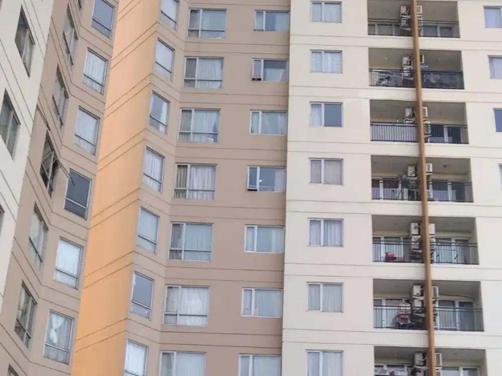 lokasi. strategis. fasilitas.  serba. ada.