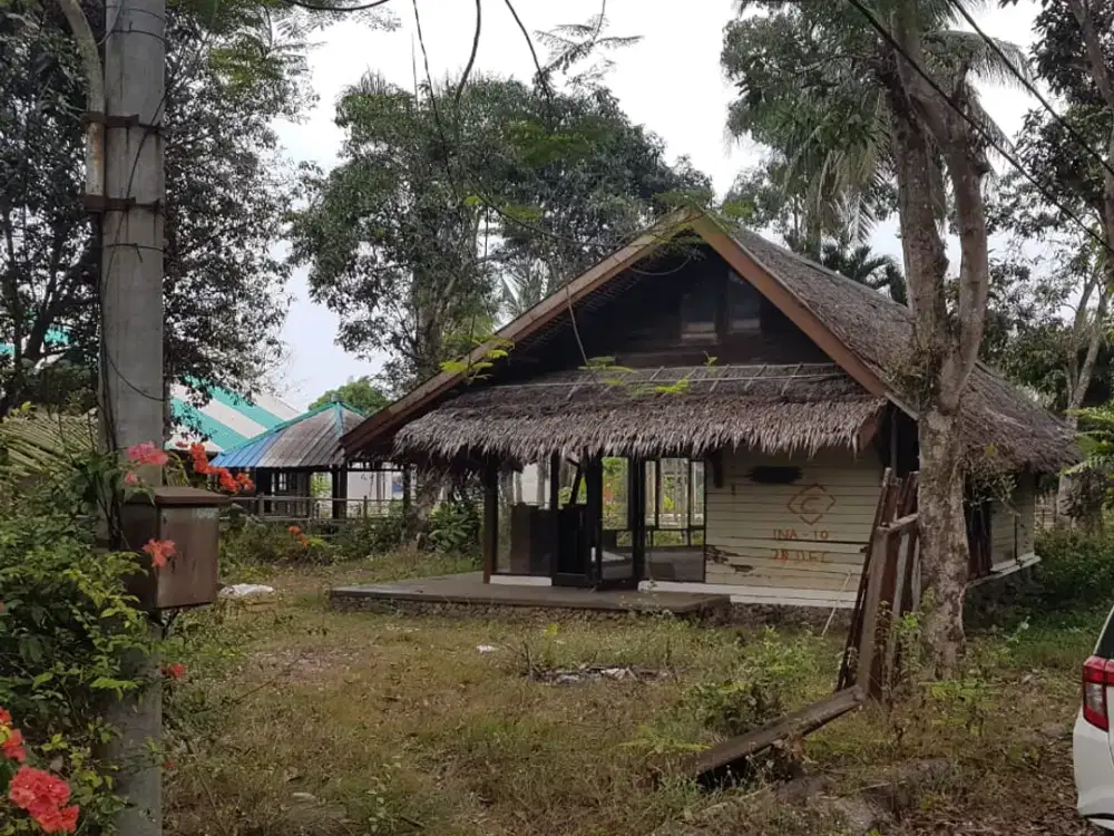 100m. ke. pantai.  dalam. komplek. mutiara. carita.