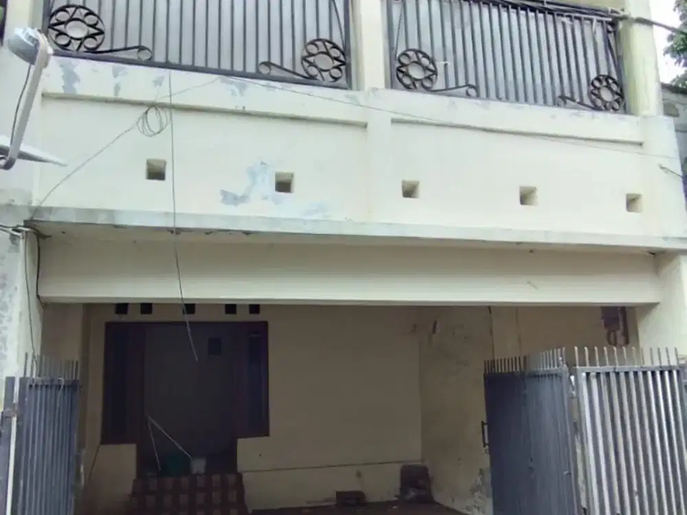 Bekasi. Barat.   Rmh. Asri. Ada. Balkon.  Lokasi. Strategis