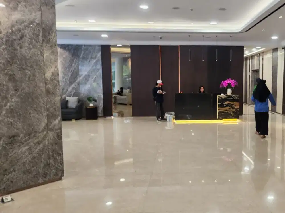 strategis.  kemana2. dekat.   full. fasilitas. tenis. sauna