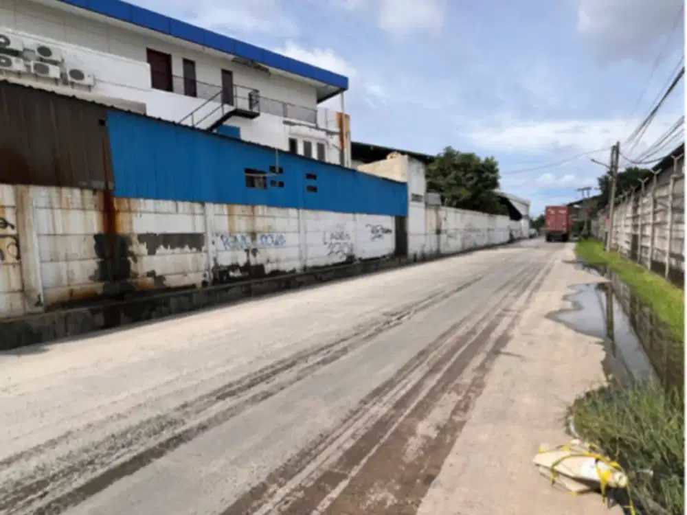 gudang.  kamal.      jrg. ada.   satu2nya.     hrg. lokasi. bagus