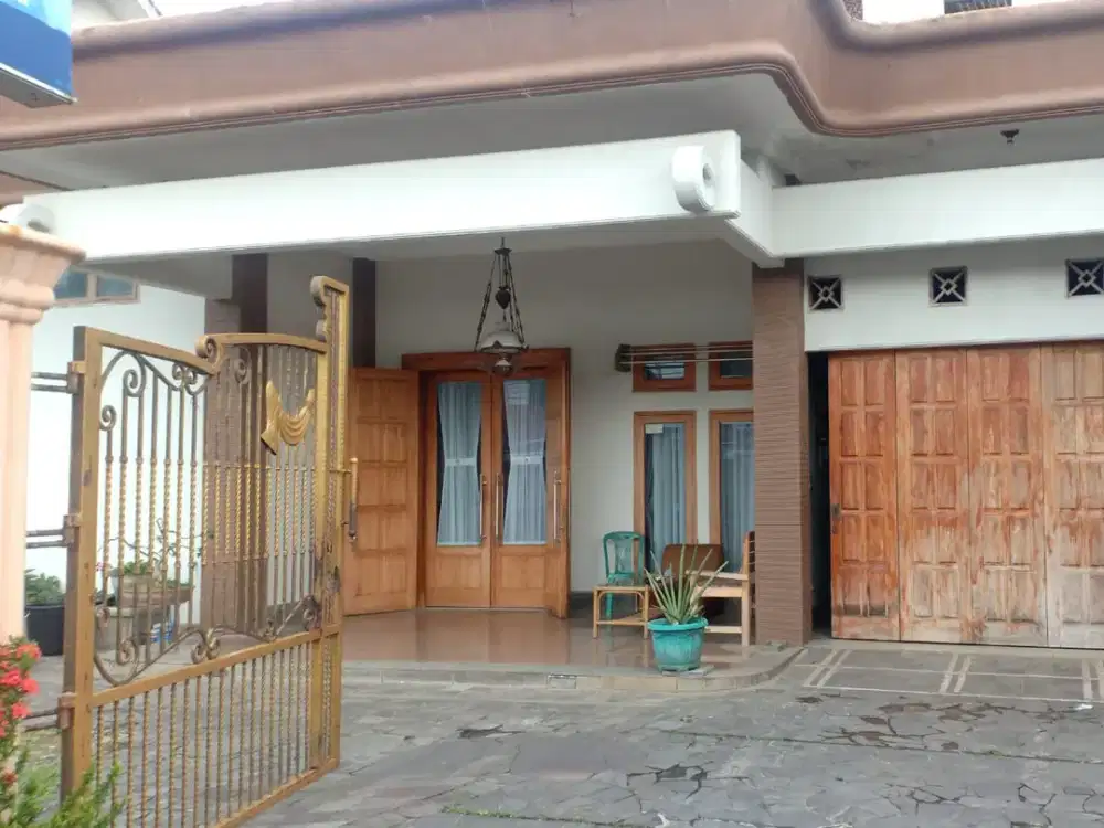 rumah.  besar.  harga. mini. lokasi. tengah. setengah. harga.