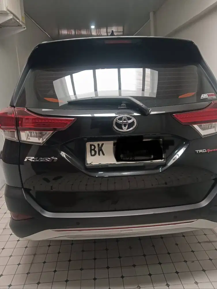 Toyota Rush 2018 Matic warna hitam pemakaian sendiri sangat mulus