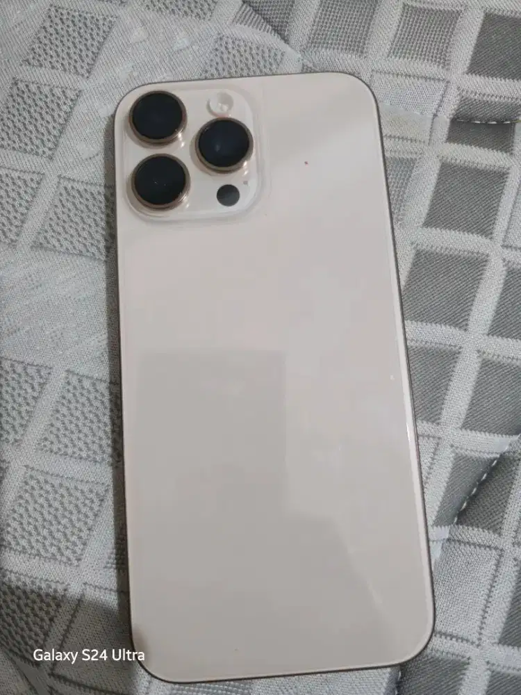 Dijual iphone 16 pro max garansi ibox fulset mulus ori ibox