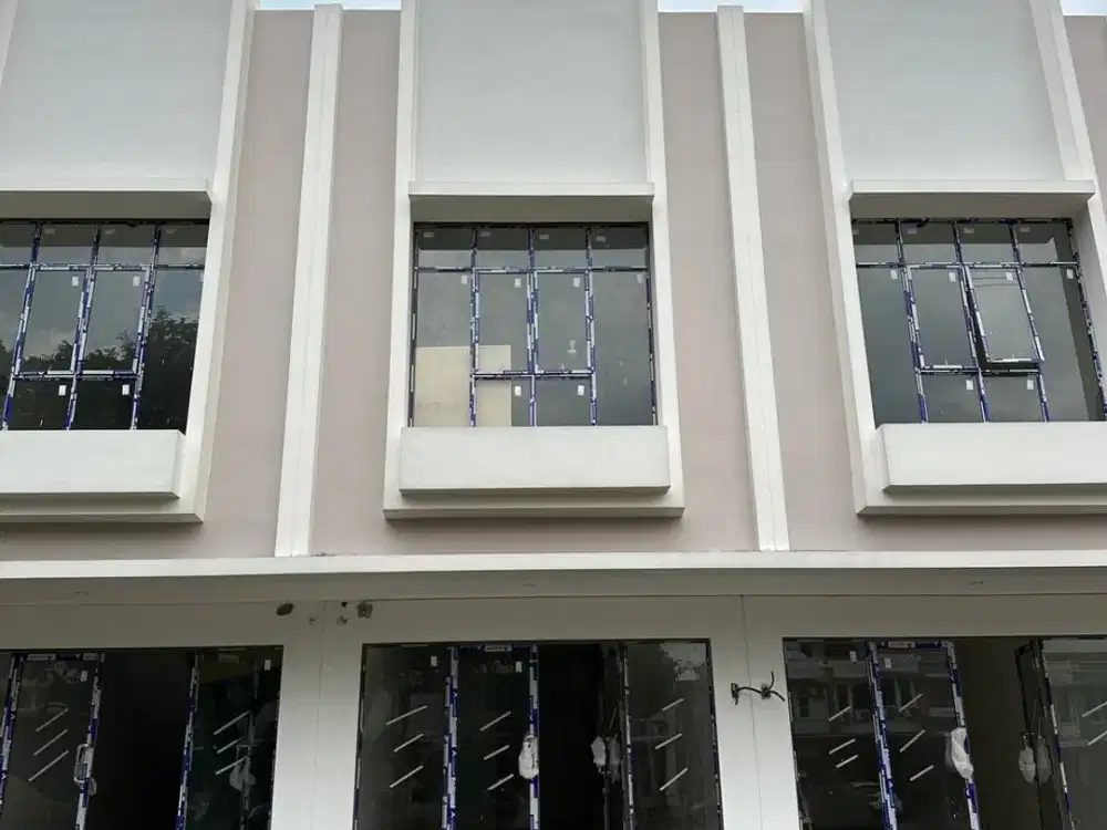 RUKO BEBAS BANJIR HADAP JALAN RAMAI DI GADING SERPONG