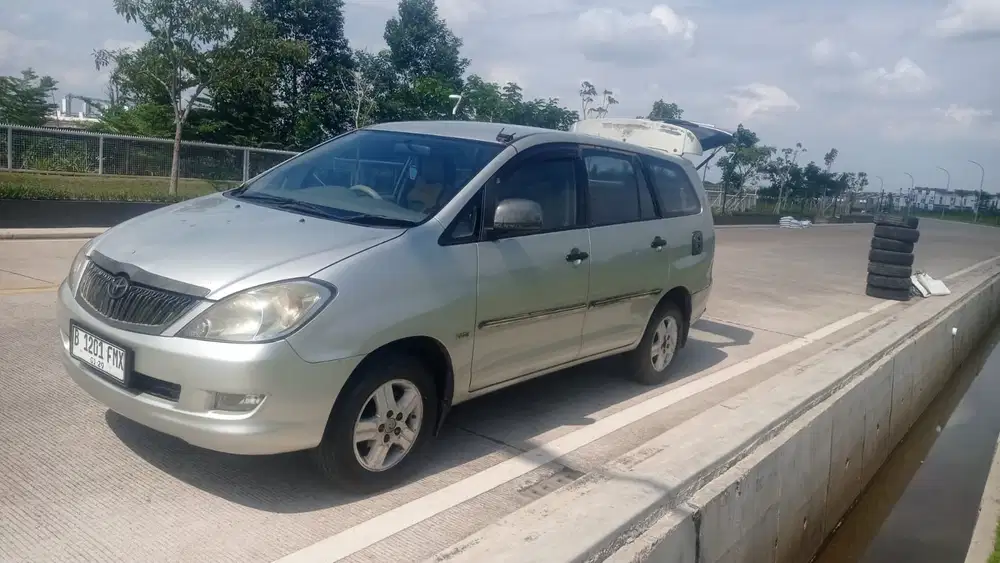 Toyota Kijang Innova 2004 Bensin