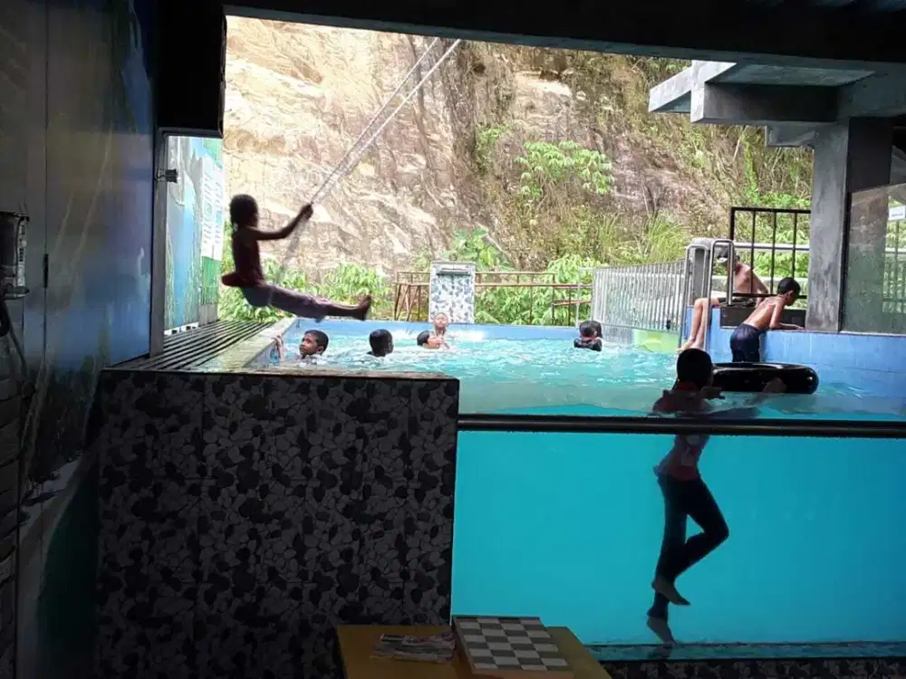 Jual Rumah 2 Lantai Minimalis Dengan Kolam Renang. Fasilitas Glass Pool estetik + GYM CENTRE and Private Pool