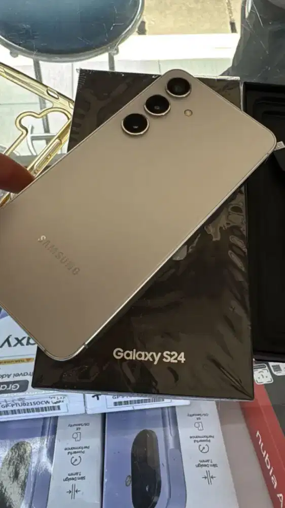 Samsung S24 5G
Ram 8/256