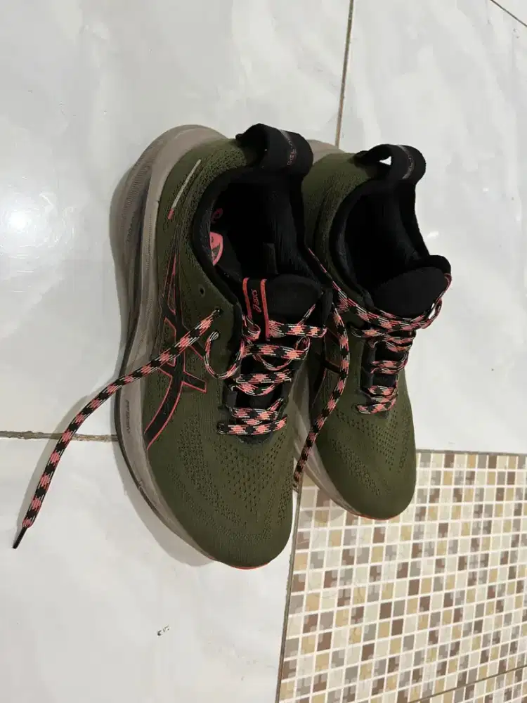 Sepatu running asics