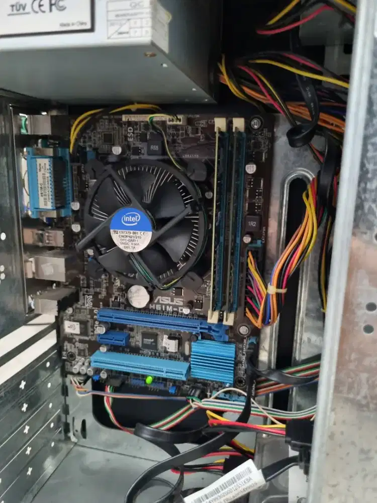 Pc Fullset Core i3 Gen 3 Ram 12GB SSD 256GB HDD 500GB Monitor 16 inch