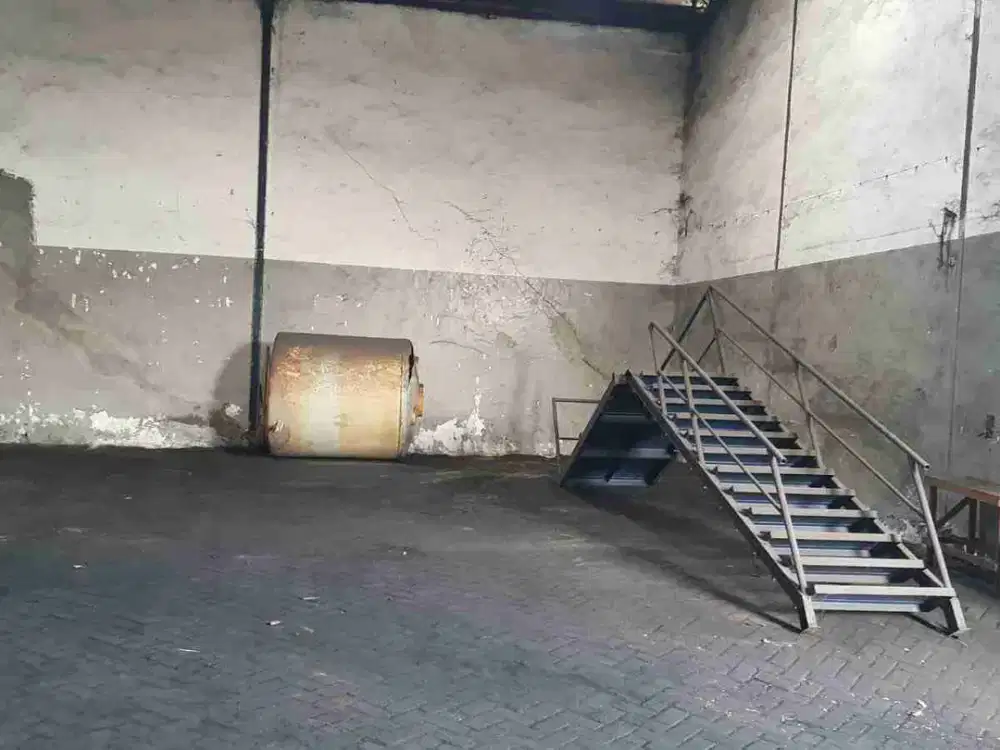 Disewakan 719 m2 Gudang Margomulyo Angtropolis Lantai Paving Kontainer Wingbox