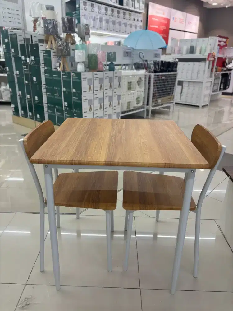 Meja Makan Minimalis