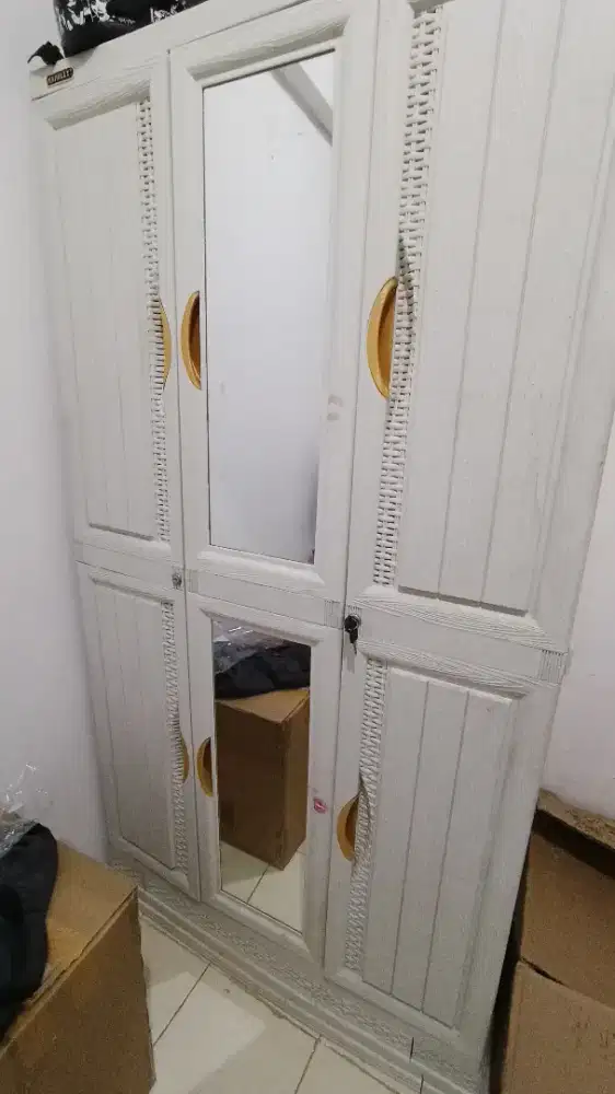 Lemari plastik besar. Merk olympco