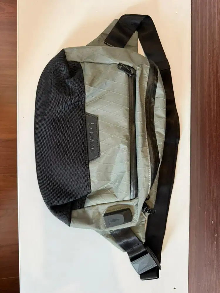 Tas preloved Alpaka  bravo X Sling limited edition ipad 11 pro 6L