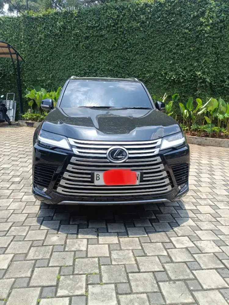 LEXUS LX700h mobil mulus no minus