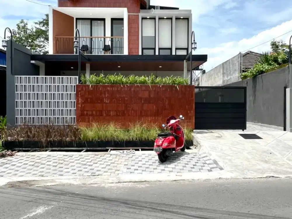 RUMAH DIJUAL JOGJA RUMAH VILLA FULL FURNISHED KOLAM RENANG DEKAT MASJID SUCIATI.