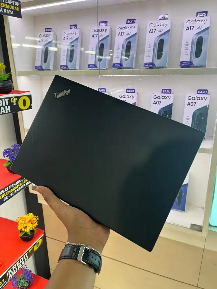 Lenovo X13 Core i7 Siap untuk editing dan multitasking tampilan slim.