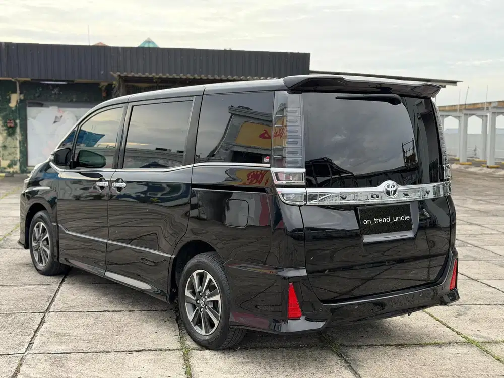 Toyota Voxy 2018 Bensin