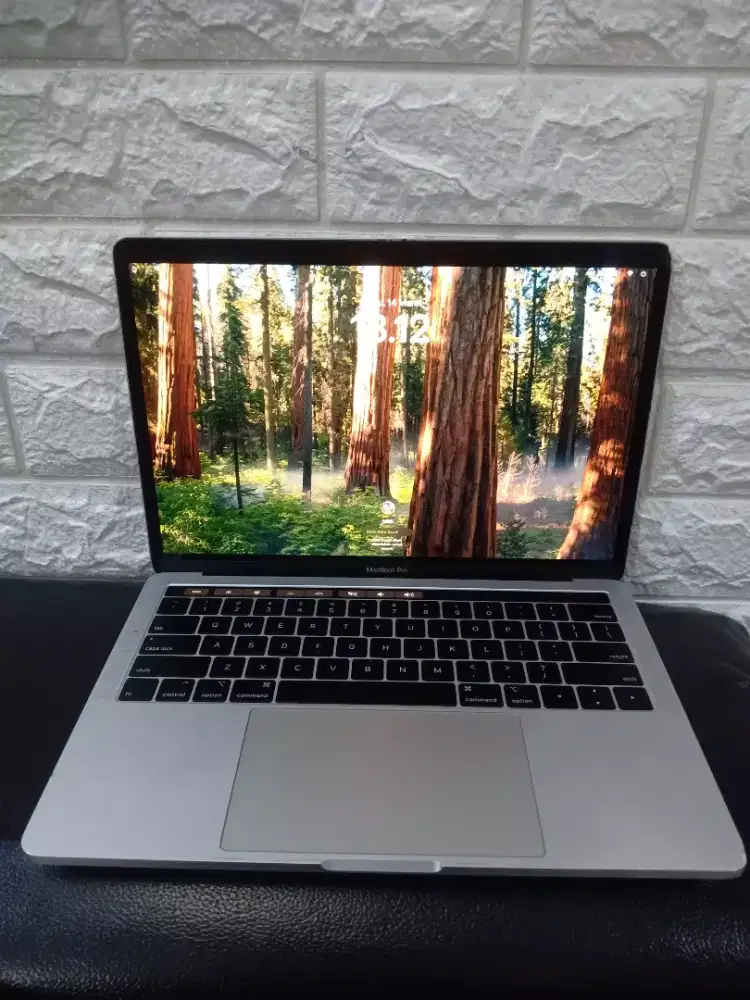 Jual macbook pro retina touchbar 13 2019
