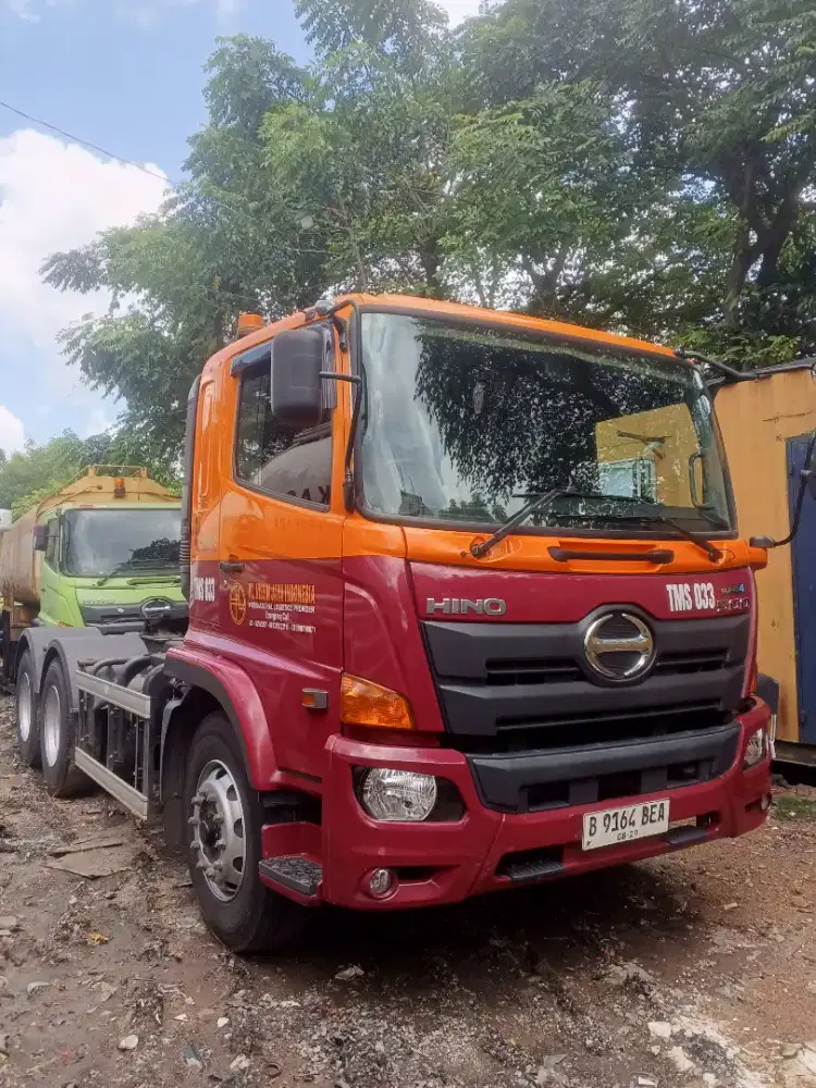 Hino 500 Tractor Head 6x4 Euro 4 Tahun 2024 - Unit Siap Kerja