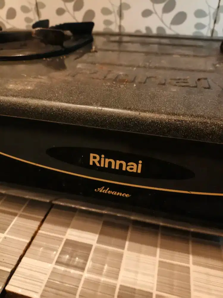 Kompor Rinnai 2 tungku warna hitam