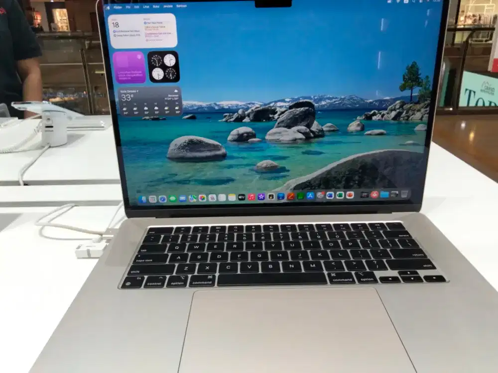 MacBook Air 15inci