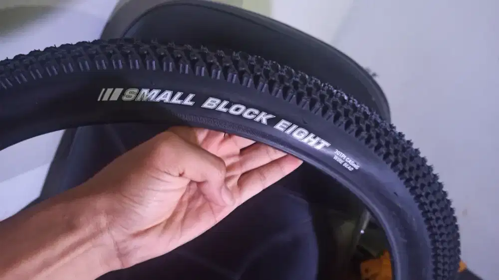 Ban Luar Kenda Small Block Eight 24 X 2.10