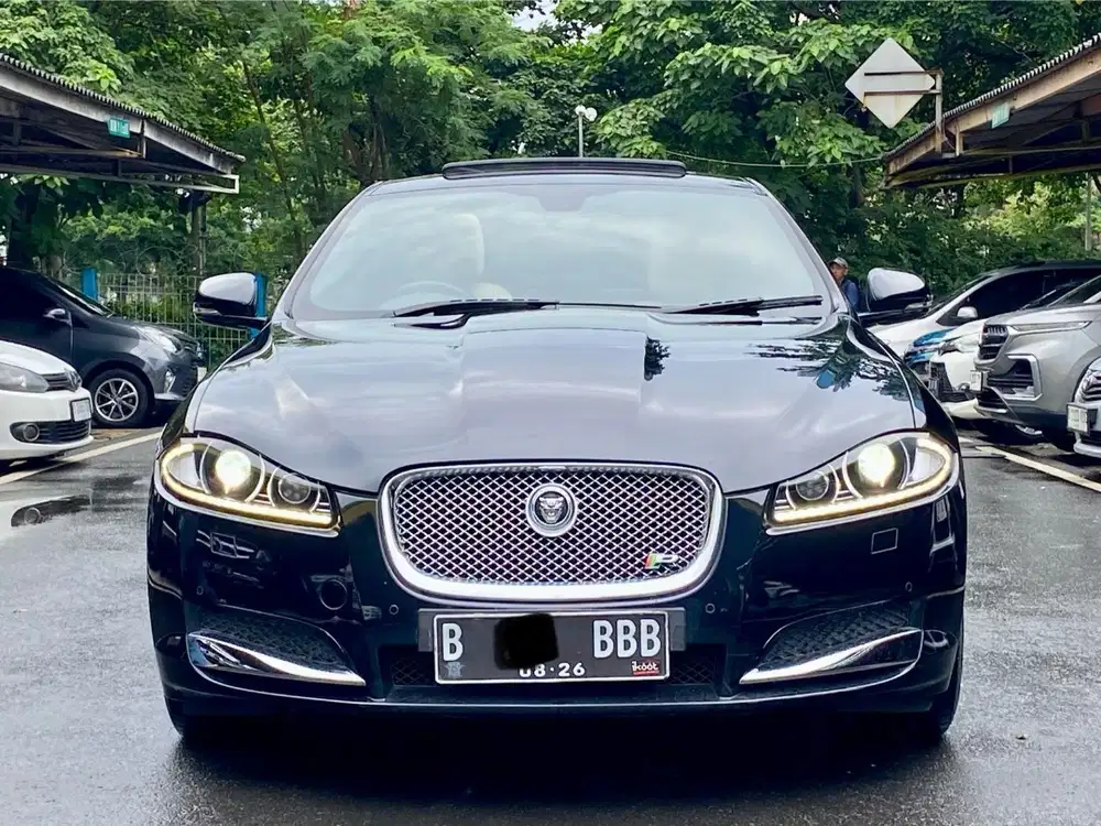 JAGUAR XF 3.0 V6 AT 2011 HITAM