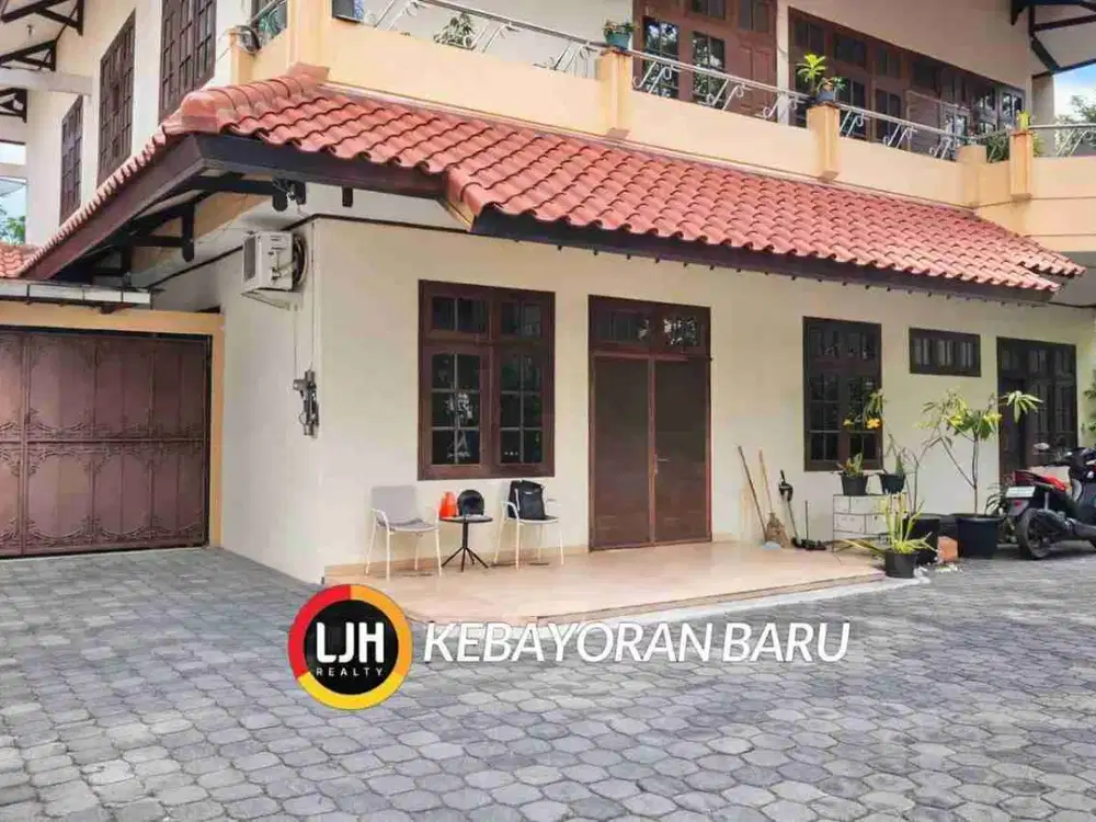 Rumah Langka di Pinggir jalan utama Kebayoran Baru