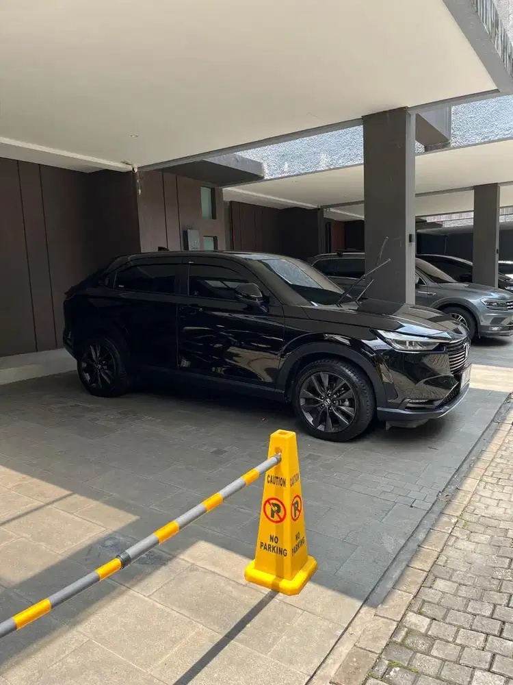 HRV Hitam New Model SE CVT AT th 2022 Panoramic km dikit