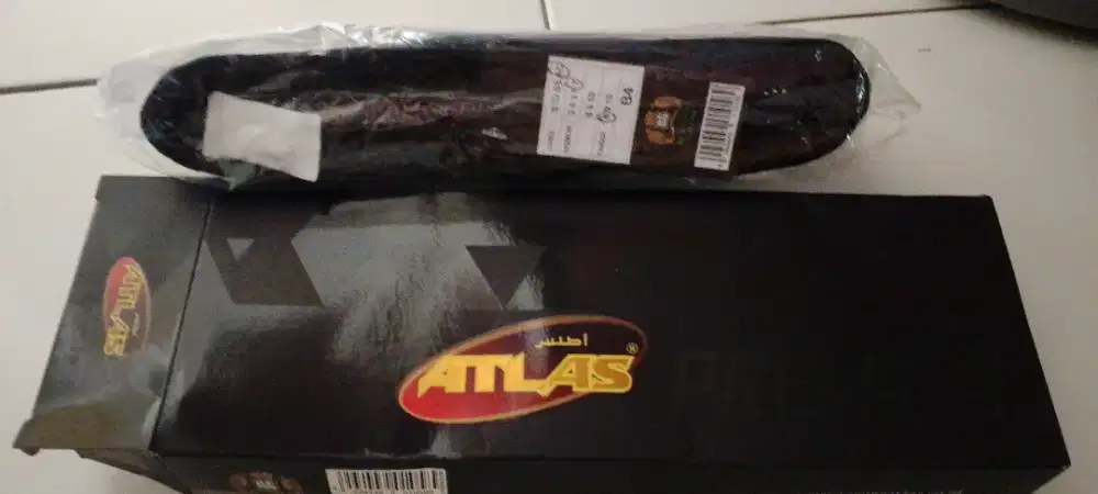 Peci atlas masih baru