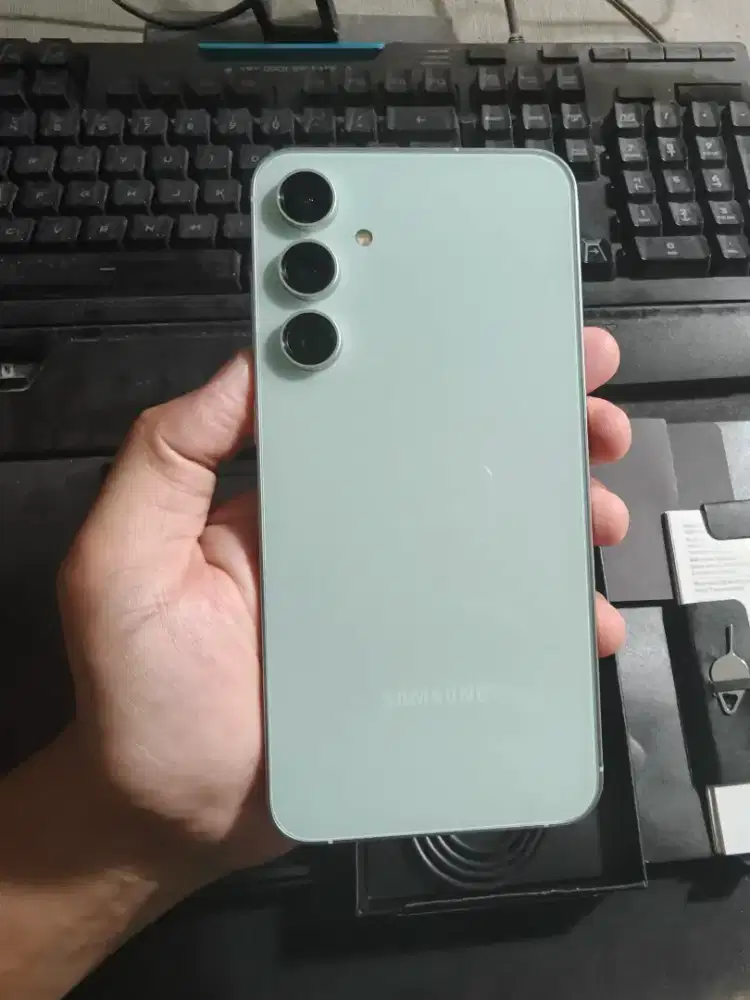 Samsung S23 FE 5G 8/128gb Mint Like New