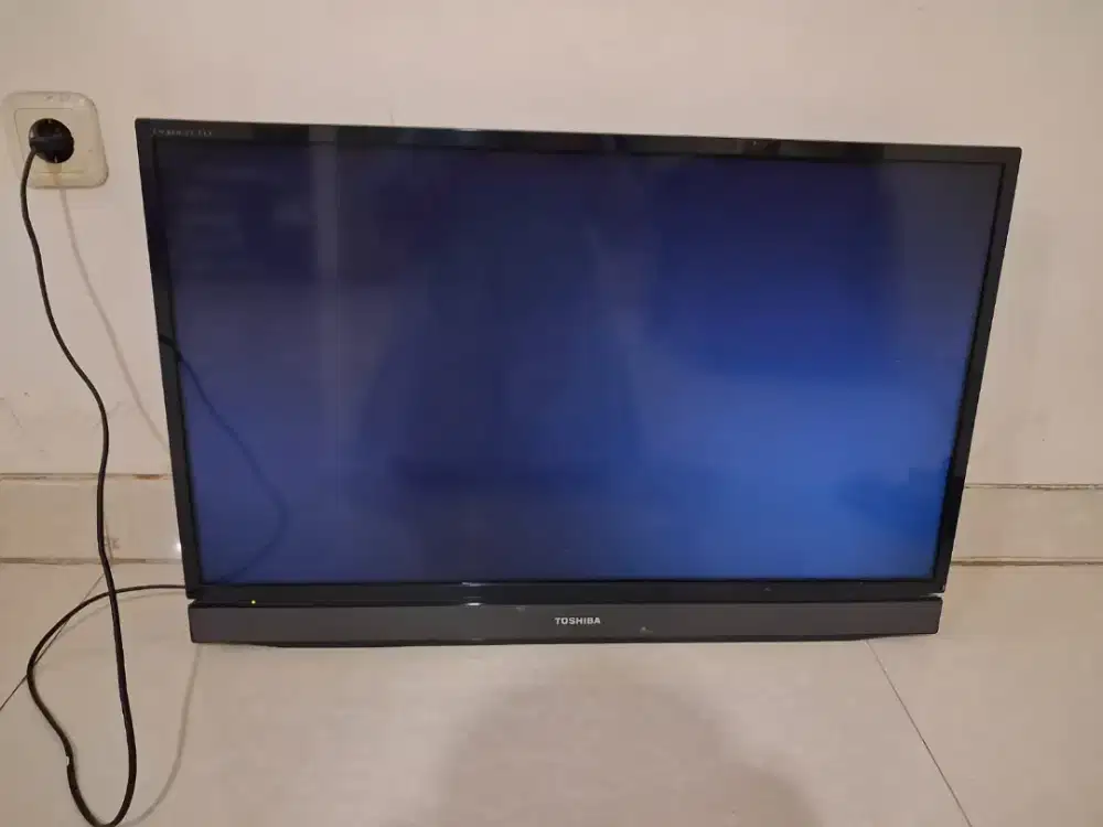 TV LED TOSHIBA 32 Inch Kondisi PRIMA Seperti baru. KOMPLIT Remote